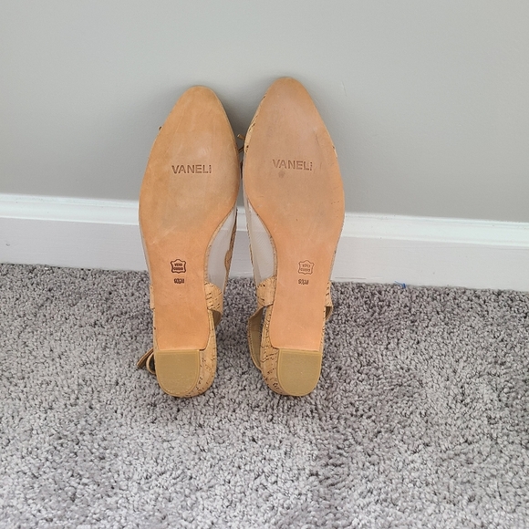 SALE!! Vaneli Ardee Heel - Picture 9 of 10